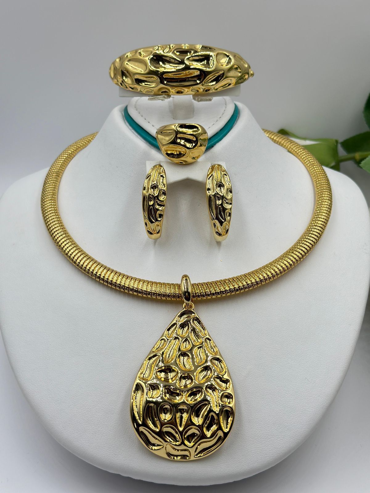 Combine (Ear Ring, Necklace, Jewelry bracelet)