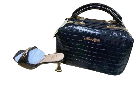 Black and gold shoe with bags